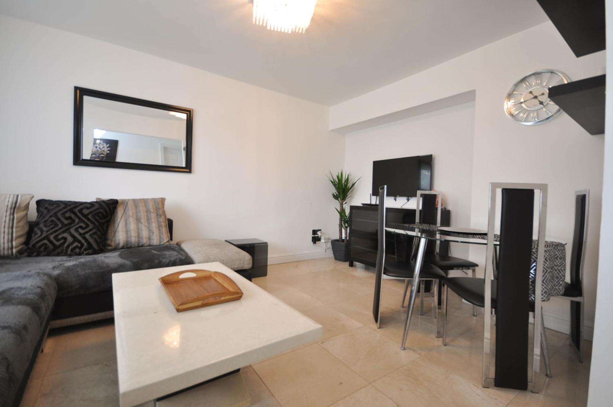 Modern 2 Bed Apartment Luton  Exterior foto