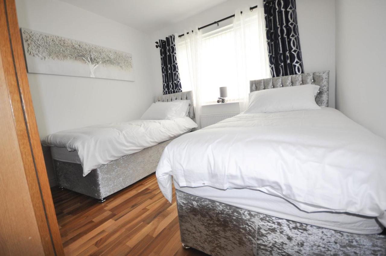 Modern 2 Bed Apartment Luton  Exterior foto