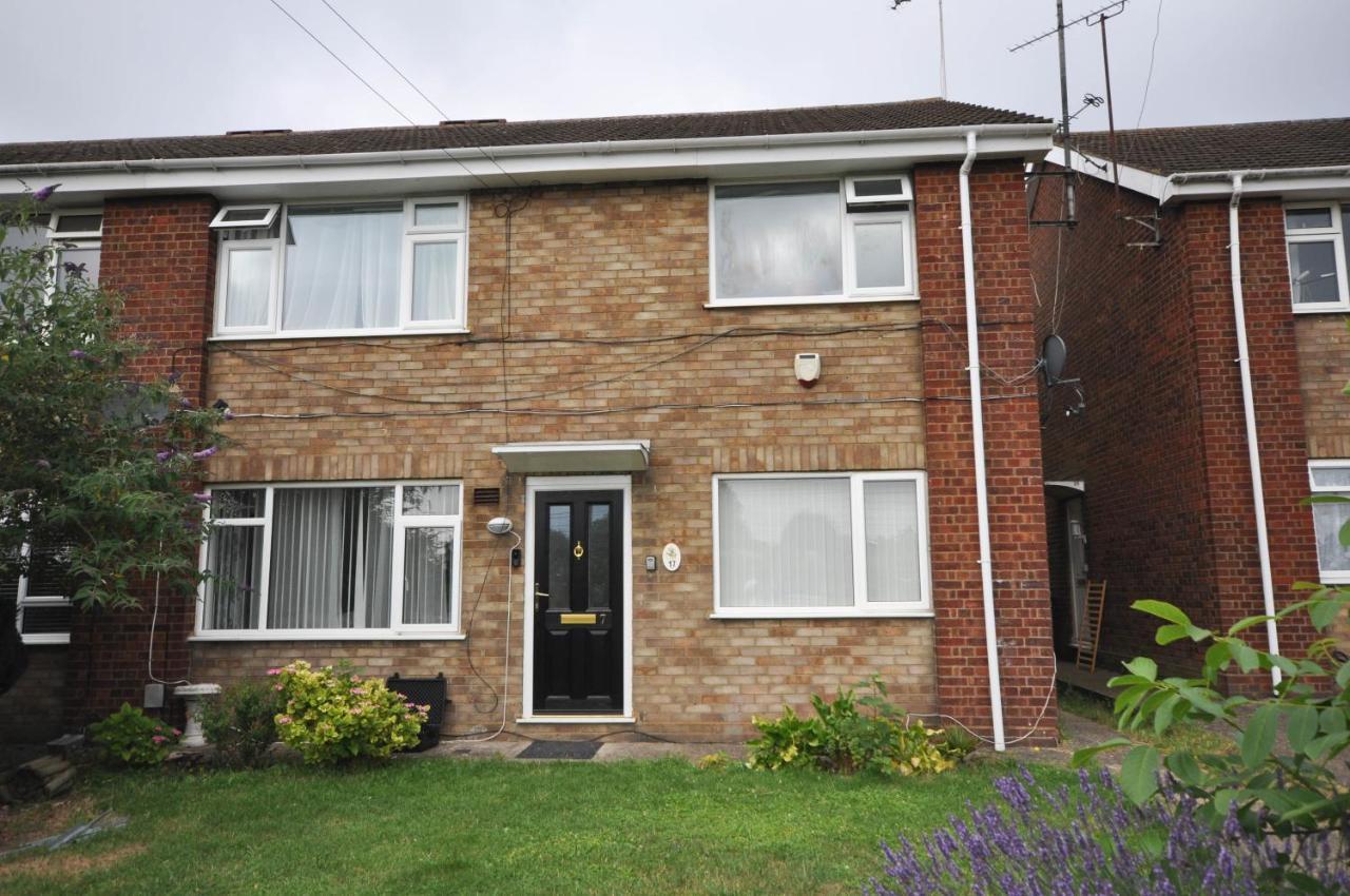 Modern 2 Bed Apartment Luton  Exterior foto
