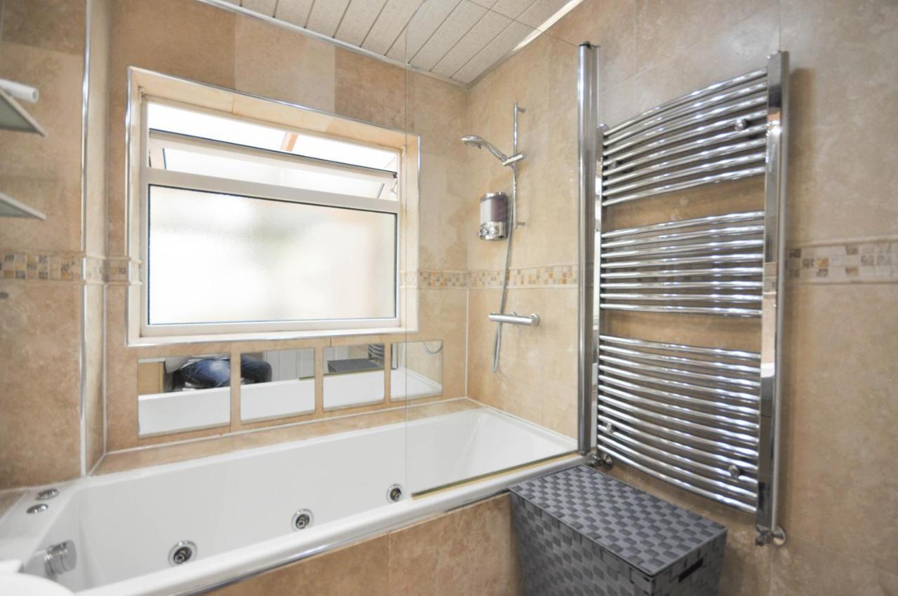 Modern 2 Bed Apartment Luton  Exterior foto